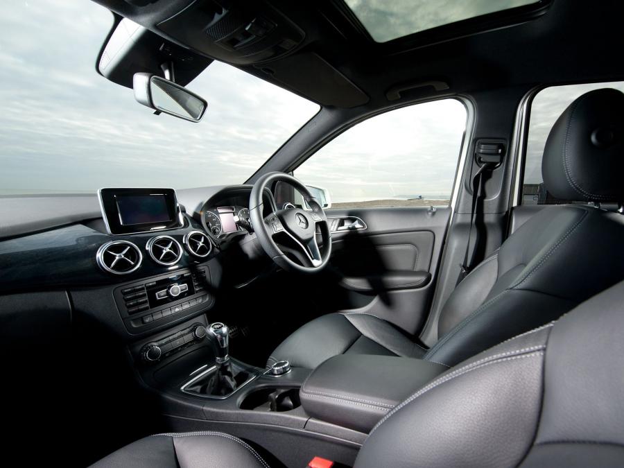  Mercedes-Benz B200 BlueEFFICIENCY 2012 года  (UK) (фото 2 из 14)